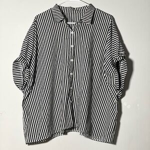 3/$10 🌸 Shein Black and White Striped Button Up Top Large Dolman Sleeves